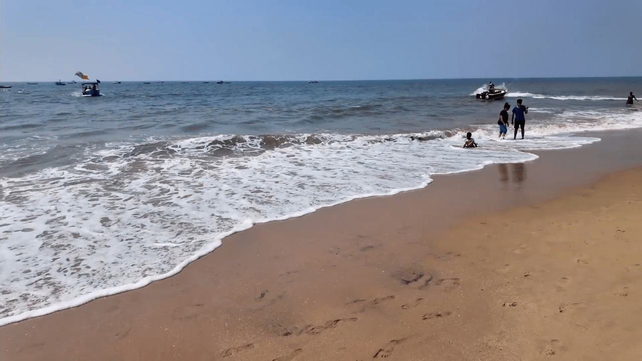 how has the development of tourism impacts anjuna beach?