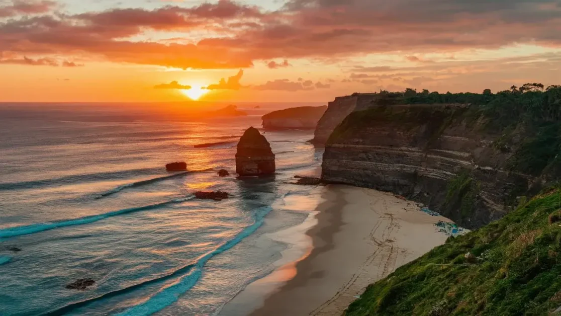 How do the natural features of Indian beaches compare to those of other beaches?