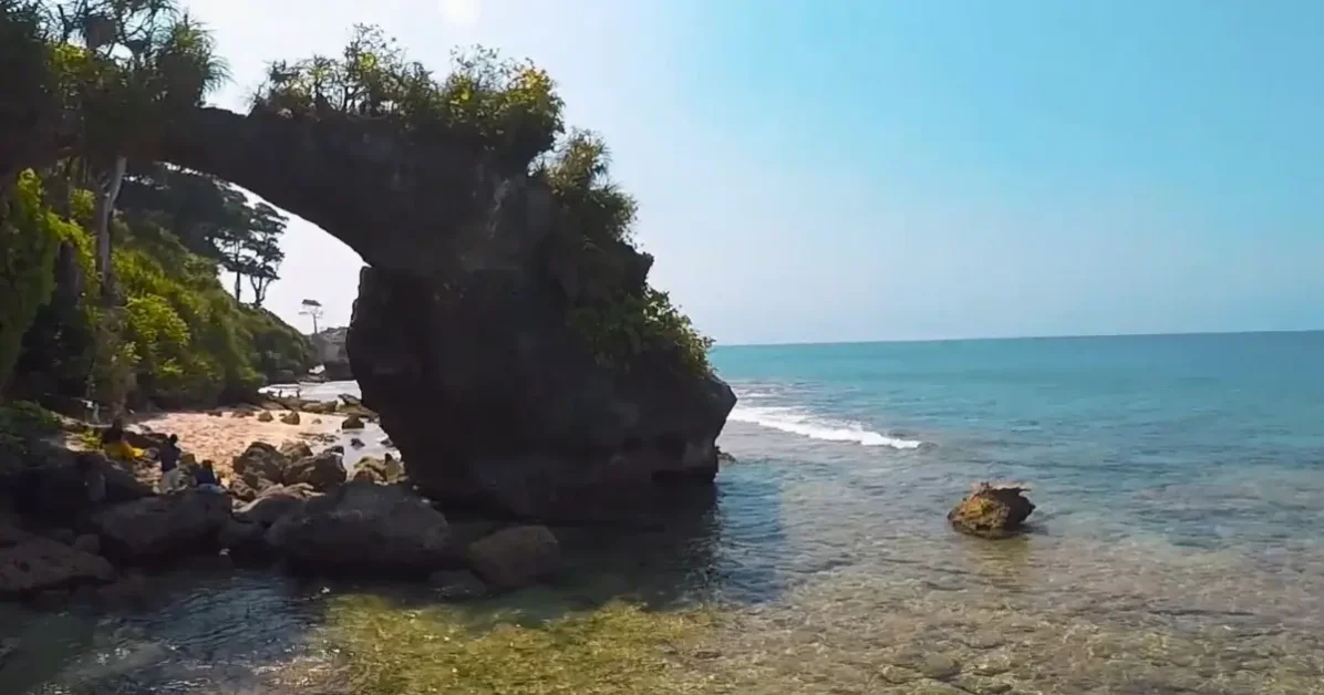 Are Indian beaches rocks or sandy soil?