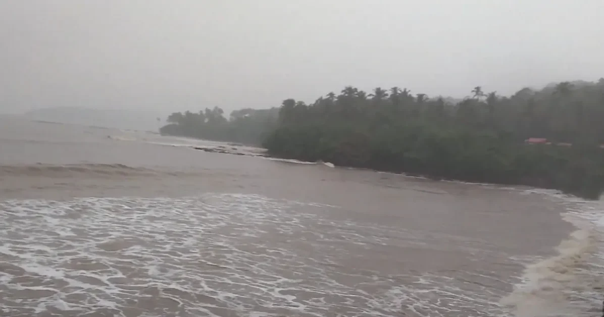 When is it rainy at Indian beaches?