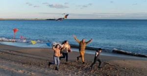 young-people-getting-their-kite-up